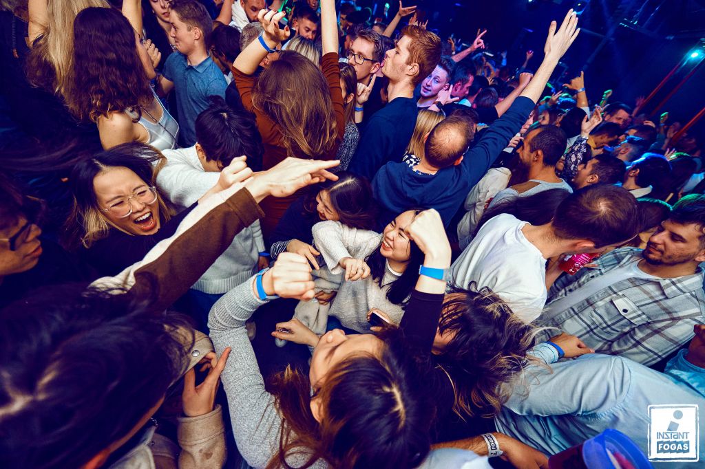 Party képek 2021.10.15. | Instant