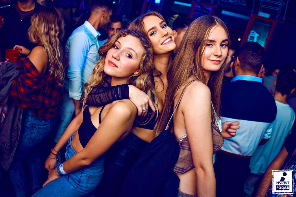 Party képek 2021.11.05. | Instant