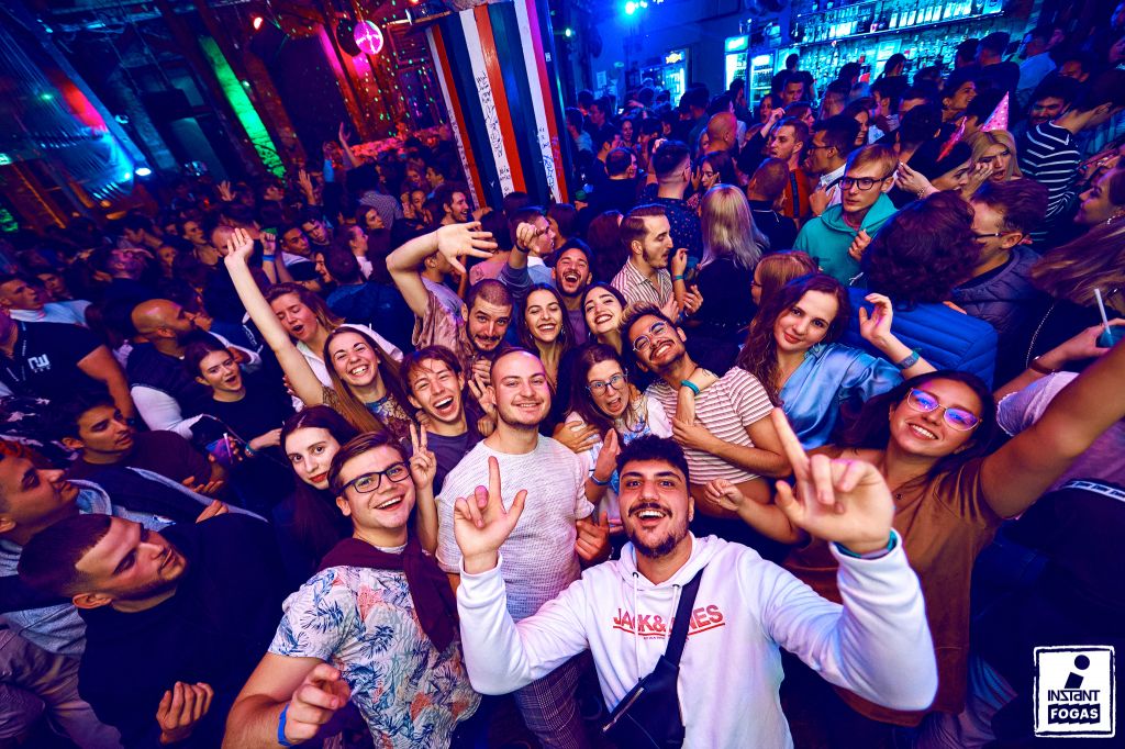 Party képek 2021.10.23. | Instant