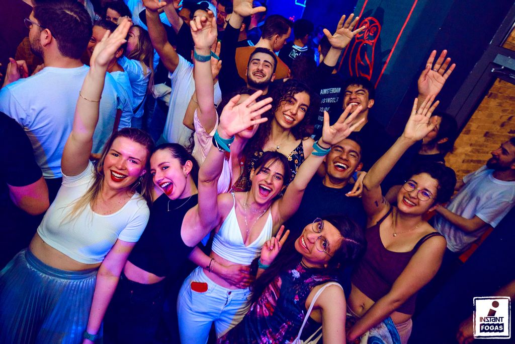 Party képek 2022.04.19. | Instant