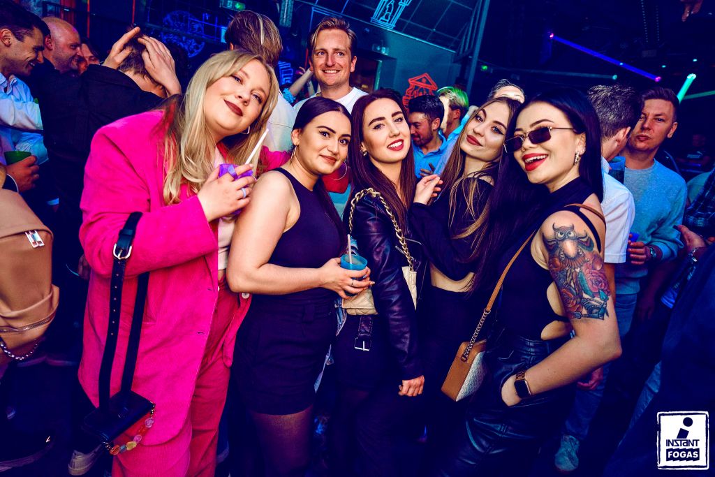 Party képek 2022.04.29. | Instant