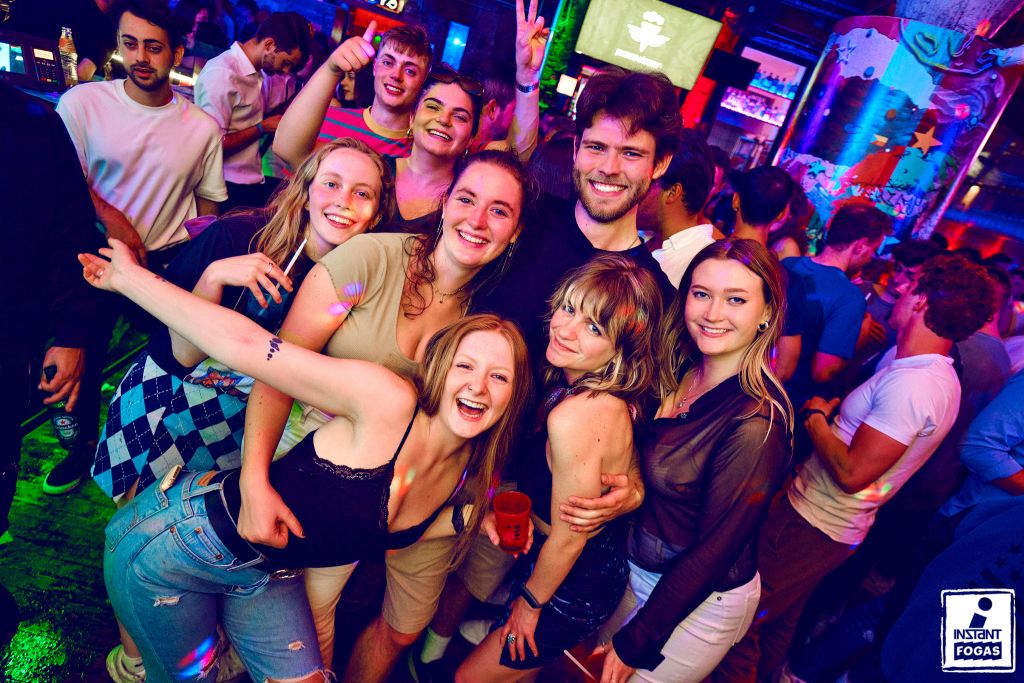 Party képek 2022.05.19. | Instant