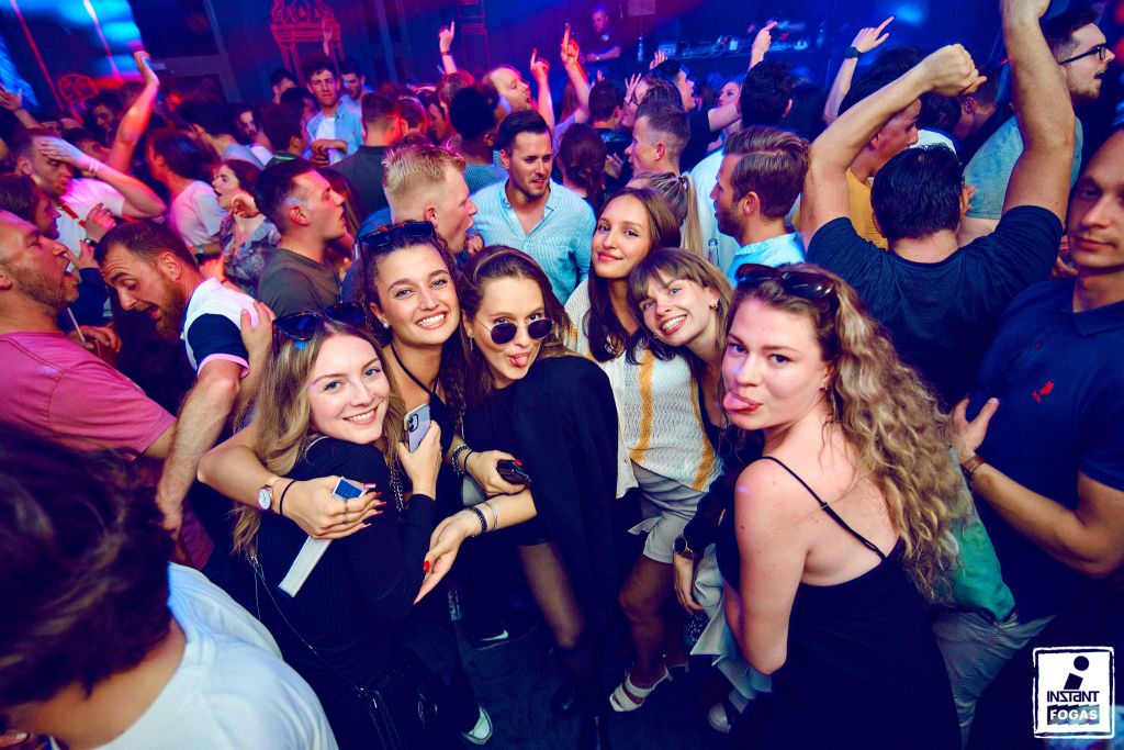 Party képek 2022.05.26. | Instant