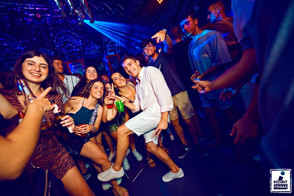 Party képek 2022.07.21. | Instant