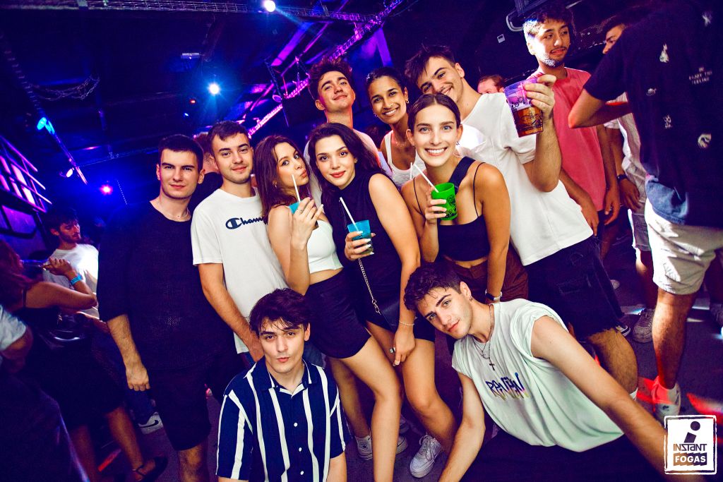 Party képek 2022.08.20. | Instant